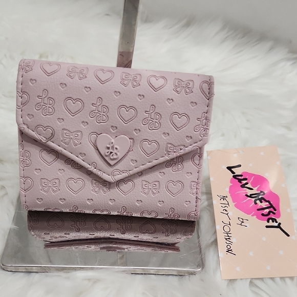🔹️Betsey Johnson🔹️ Pink Multi LBCASH Trifold Wallet ✨️💗 - Picture 1 of 7